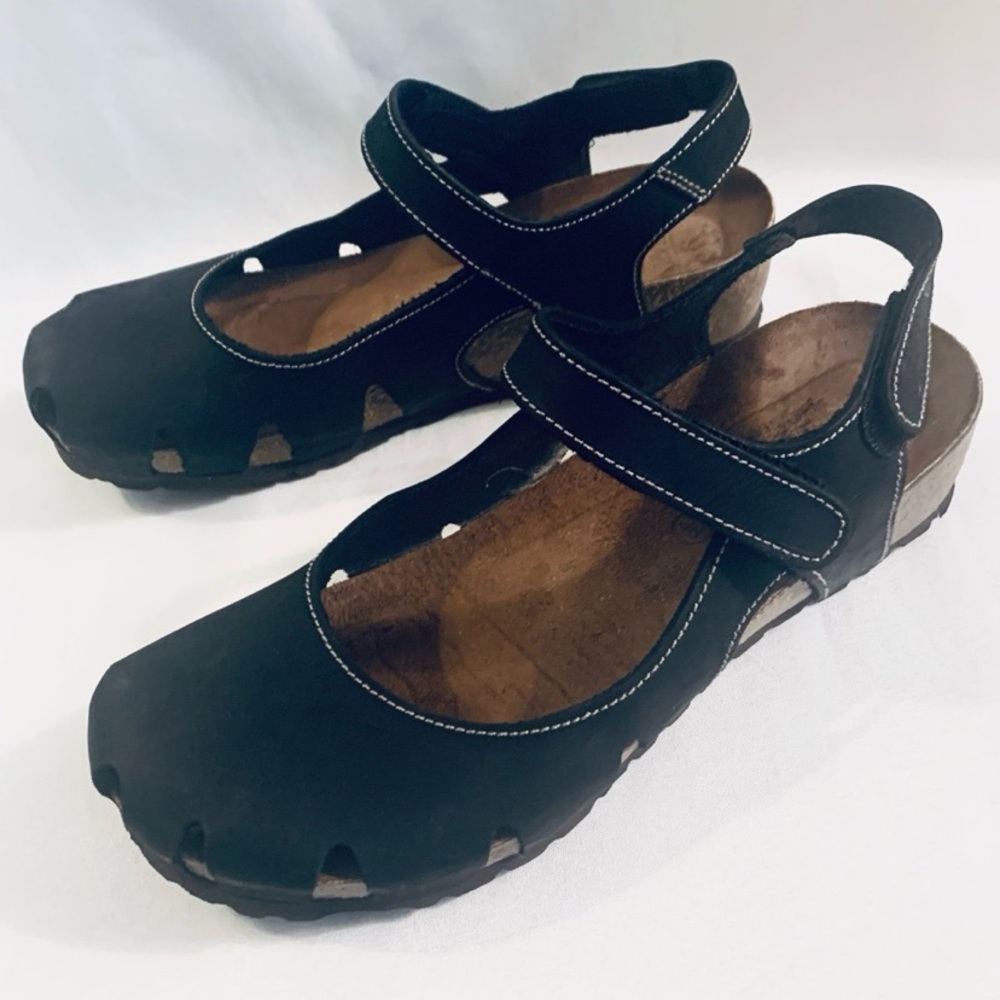 SABATINI 4009 Wedge Covered Toe Sandals